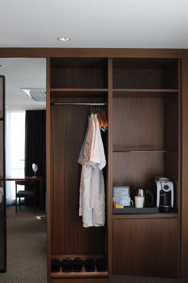 Ramada Encore by Wyndham Busan Haeundae Bagian luar foto